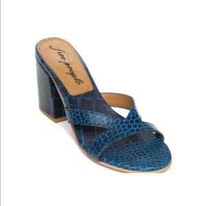 FREE PEOPLE Charlie Blue Croc Block Heel Sandal